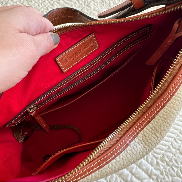 Beautiful Dooney & Bourke Pebble Grain Hobo Purse - Picture 6 of 8